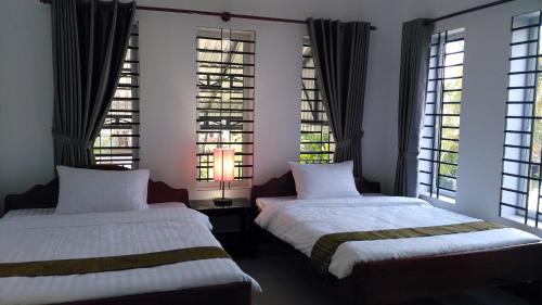 Twin Room image 10