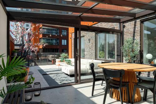Penthouse Retreat Terrace Sauna & City Living in 오르스타