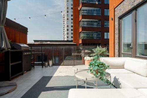 Penthouse Retreat Terrace Sauna & City Living in 오르스타