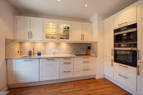 Kitchen, Traumhaftes Anwesen mit Gutshaus und Nebenhaus in Niedere Borde