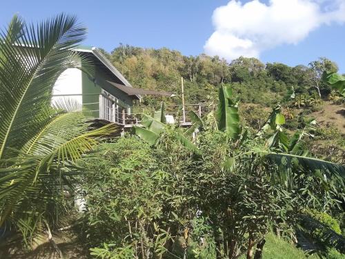 Фасада на хотела, Little Eden house to feel comfortable in Sauteurs