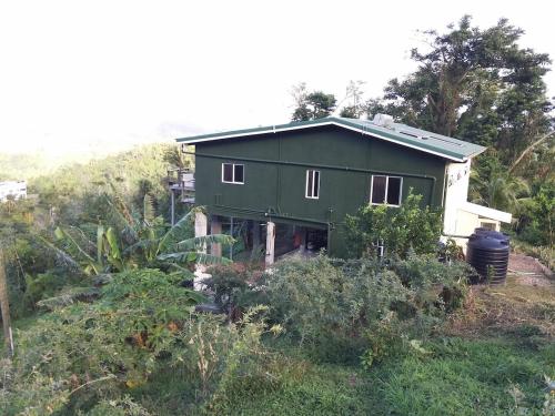 Фасада на хотела, Little Eden house to feel comfortable in Sauteurs