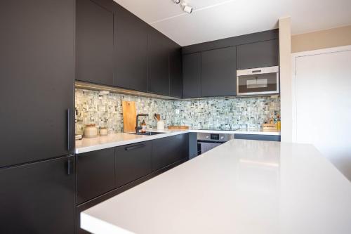 Modern 3 bedroom apartment - 4 minute walk from metro - top floor baclony view, Осло (фото 8)
