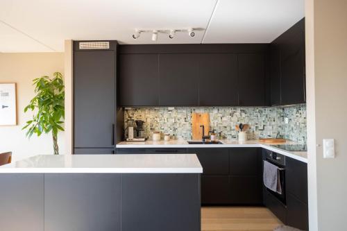 Modern 3 bedroom apartment - 4 minute walk from metro - top floor baclony view, Осло (фото 7)