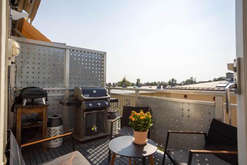 Modern 3 bedroom apartment - 4 minute walk from metro - top floor baclony view, Осло (фото 3)