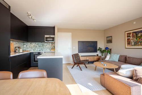 Modern 3 bedroom apartment - 4 minute walk from metro - top floor baclony view, Осло (фото 6)