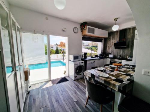 Urogallos Poolside Retreat 2BR, 2 Baths & Shared Pool in La Sierrezuela