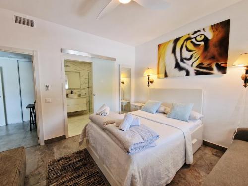 Urogallos Poolside Retreat 2BR, 2 Baths & Shared Pool in La Sierrezuela