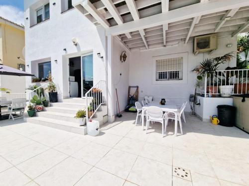 Urogallos Poolside Retreat 2BR, 2 Baths & Shared Pool in La Sierrezuela