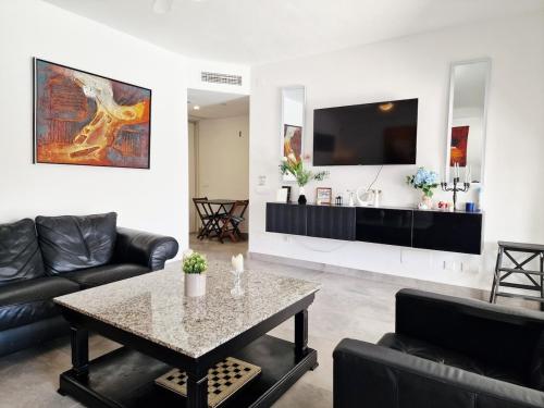 Urogallos Poolside Retreat 2BR, 2 Baths & Shared Pool in La Sierrezuela