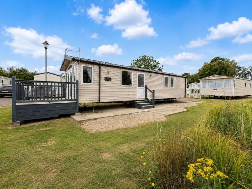 Atvērtā tipa vanna, Lovely Caravan With Front Decking At Carlton Meres Park Ref 60018R in Rendham