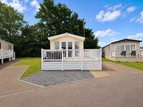Restorāns, Lovely Caravan At Carlton Meres Holiday Park Ref 60034O in Rendham