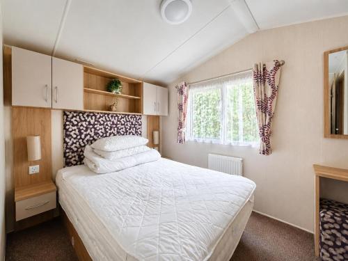 Vannas istaba, Lovely Caravan At Carlton Meres Holiday Park Ref 60034O in Rendham