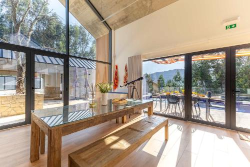 Agra Country House with Pool by Portugal Active in Arcozelo