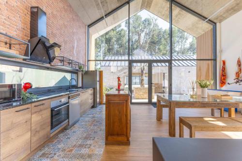 Agra Country House with Pool by Portugal Active in Arcozelo