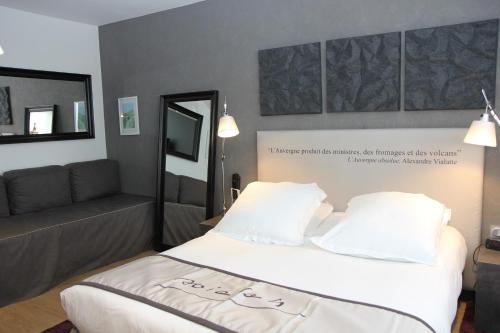 Guestroom, Hotel Litteraire Alexandre Vialatte, Signature Collection in Clermont-Ferrand