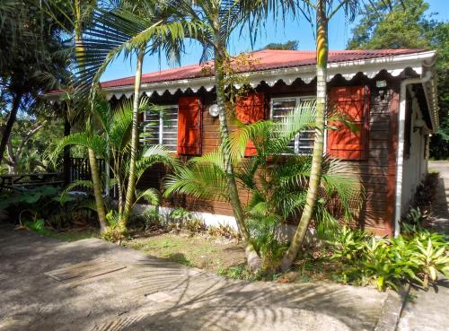 Exterior view, Maison charmante a Deshaies avec vue sur montagne + jardin in Deshaies
