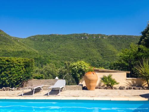 Skats, Maison charmante à Saint-Julien-de-la-Nef avec piscine partagée (Maison charmante a Saint-Julien-de-la-Nef avec piscine partagee) in Sumene