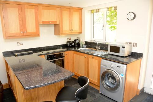 Cedar Tree Cottage - image 4