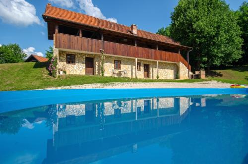 Skats, Elegant villa with jacuzzi near Možđenec (Elegant villa with jacuzzi near Mozđenec) in Moždenec