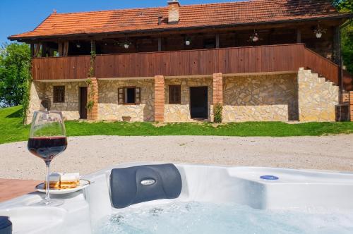 Balkons/terase, Elegant villa with jacuzzi near Možđenec (Elegant villa with jacuzzi near Mozđenec) in Moždenec