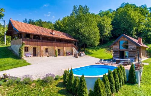Dārzs, Elegant villa with jacuzzi near Možđenec (Elegant villa with jacuzzi near Mozđenec) in Moždenec