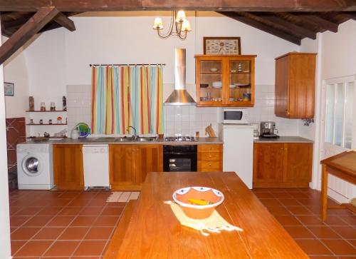 Kitchen, Charming House in Pataias with Shared Pool in Pataias