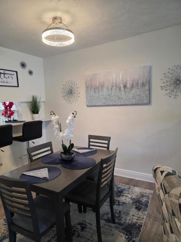 Cozy Retreat by the Beach, Airport & Cruise Port in Emerald Hills