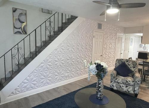 Cozy Retreat by the Beach, Airport & Cruise Port in Emerald Hills