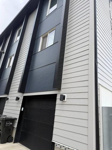 Kingsway-Downtown Luxury Retreat - image 4