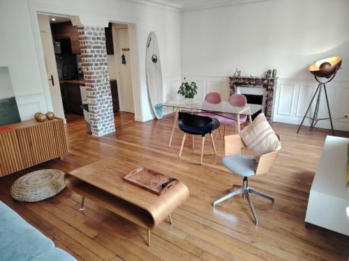Grand appartement 2P centre Mairie & Metro