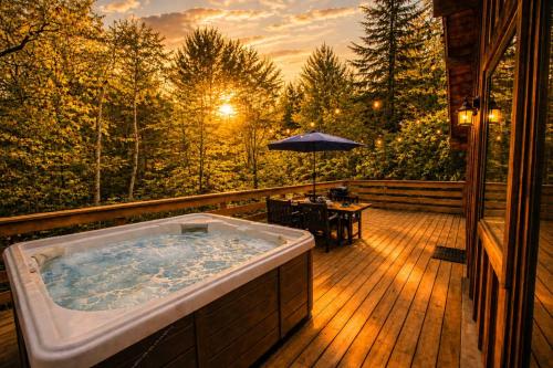 Beachside-hottub-fireplace-authentically Northern - Traverse City, MI