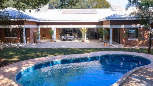 Cosmo Guest House - image 4