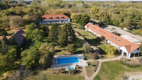 . Sarlóspuszta Club Hotel