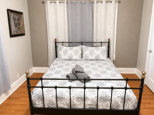Studio Near Toyota Center & George R Brown