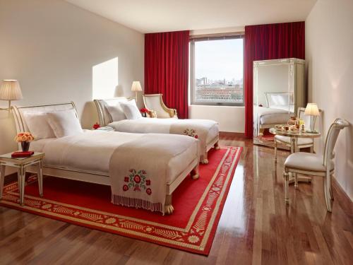 2 twin beds