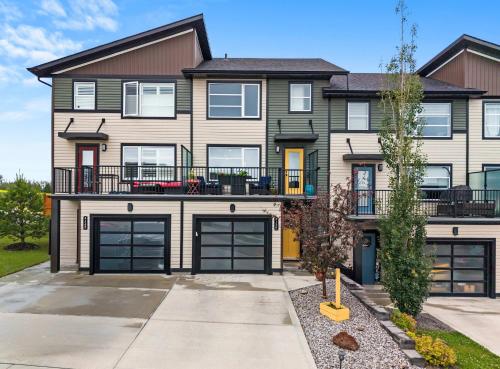On The Ridge 3BR Sylvan Lake Retreat Sleeps 6