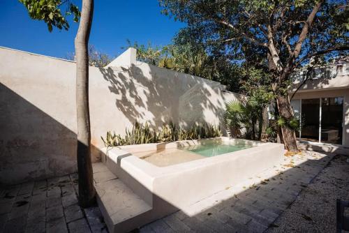 Colonial Yucatan Home Pool Parking