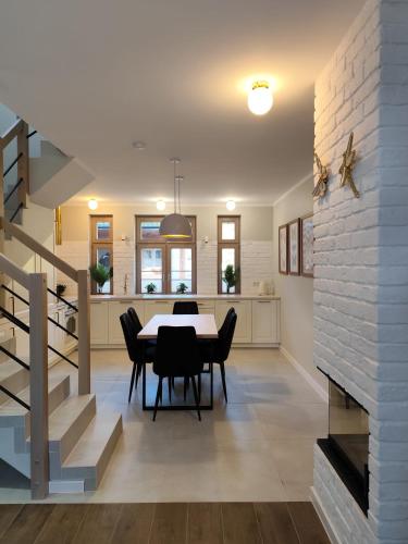3 bedrooms, 7 beds