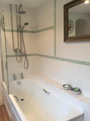 Fürdőszoba, Garden Cottage B&b in Basingstoke Külváros