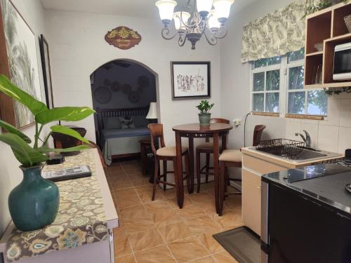 Kitchen, Wilche Cottage in Road Town