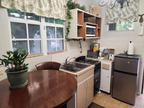 Kitchen, Wilche Cottage in Road Town