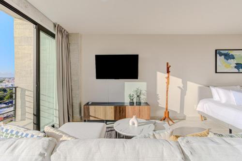 Centrally located depa with Pool, Gym, Coworking, Wifi 606