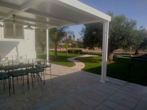 Villa Waterfront in Santa Maria del Focallo 58180