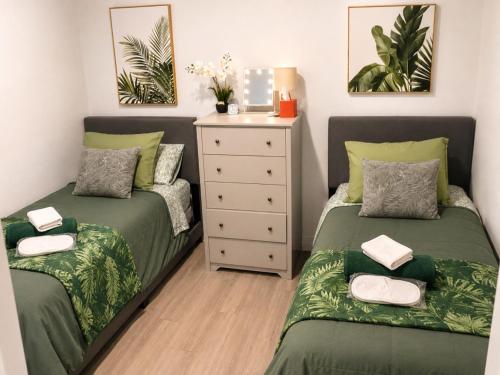 Deluxe Room in best location Miami in a 2 Bedrooms Unit - Parking, Laundry and Luggage Storage