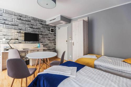 3 twin beds