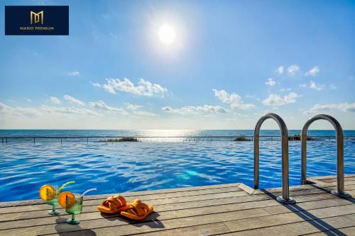 Garden Breeze Punta Prima, 2min beach walk, family Friendly, 3 Pool a Garden, jacuzzi