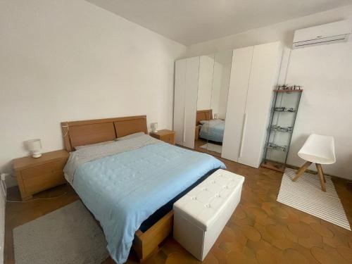 1 king bed, 1 twin bed