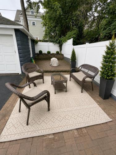AURA STAYS -15 Min to EWR -FREE PARKING in Belleville (NJ)