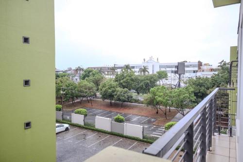 Vista exterior, Luxury Rivonia Apartment Retreat with Balcony in Morningside